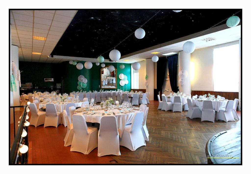 Hotel De France - Restaurant L'Insolite ドゥアルヌネ エクステリア 写真