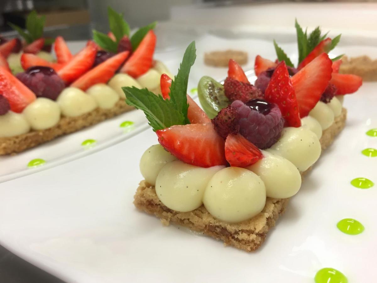 Hotel De France - Restaurant L'Insolite ドゥアルヌネ エクステリア 写真