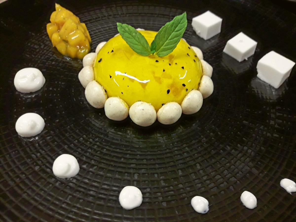 Hotel De France - Restaurant L'Insolite ドゥアルヌネ エクステリア 写真